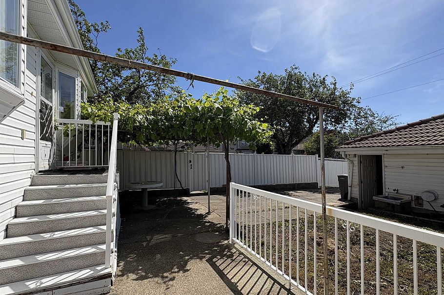 5095 Nanaimo Street Vancouver, BC - 12