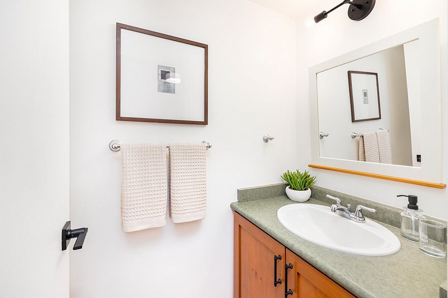 3311 W 8th Avenue Vancouver, BC - 25
