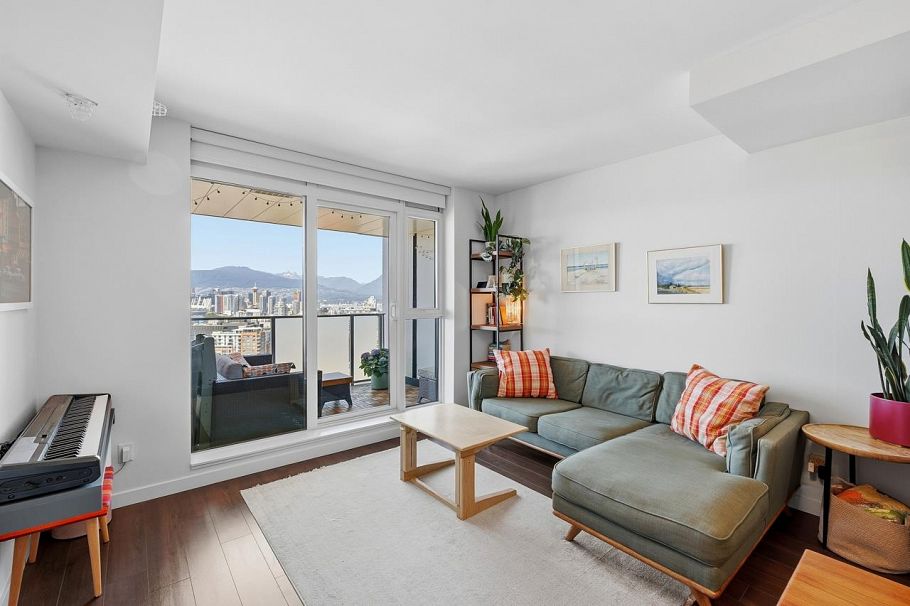 1711 285 E 10 Avenue Vancouver, BC - 5