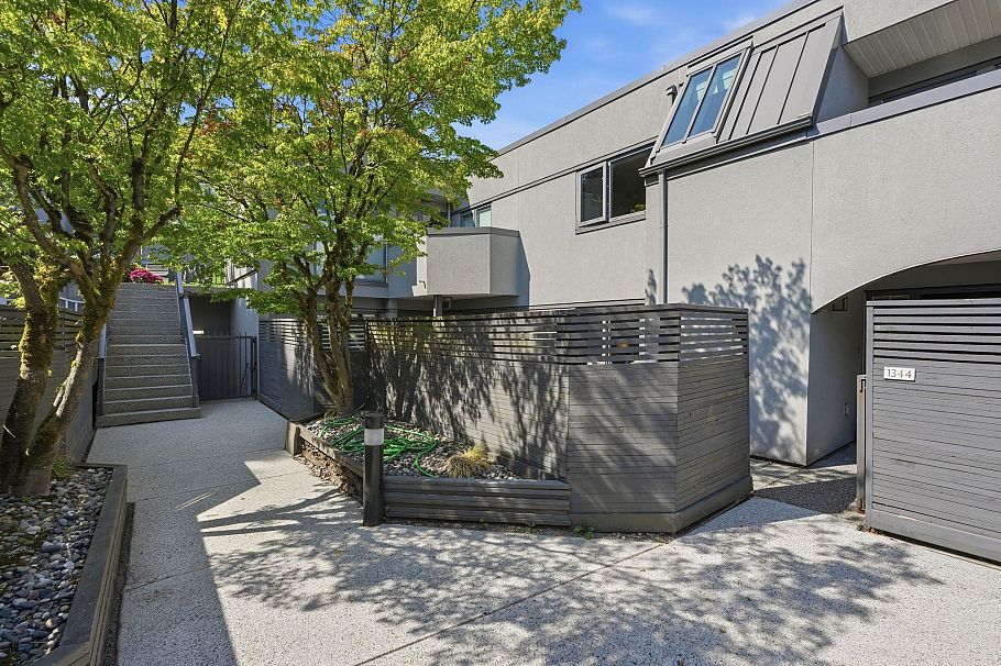 1344 W 7th Avenue Vancouver, BC - 2