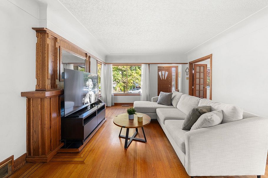 2554 Adanac Street Vancouver, BC - 5