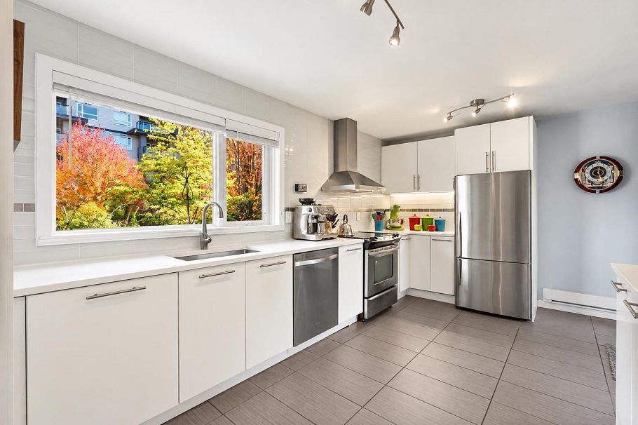 1741 Chesterfield Avenue North Vancouver, BC - 3