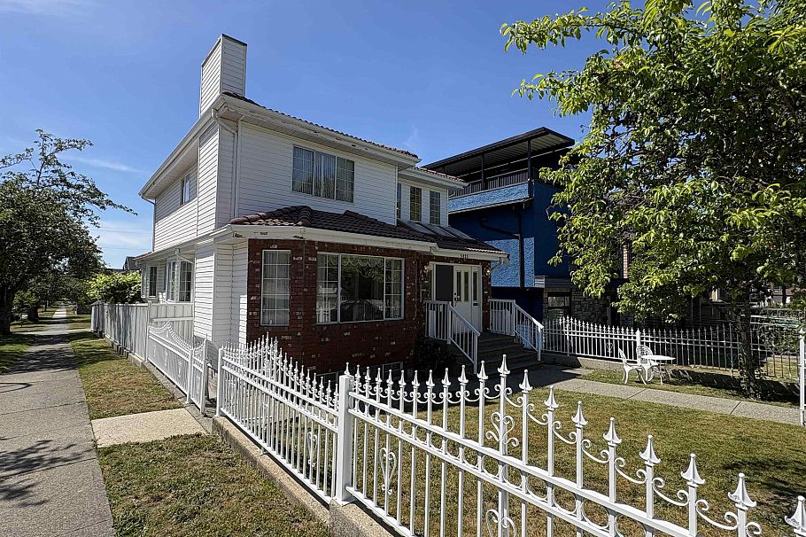 5095 Nanaimo Street Vancouver, BC - 2