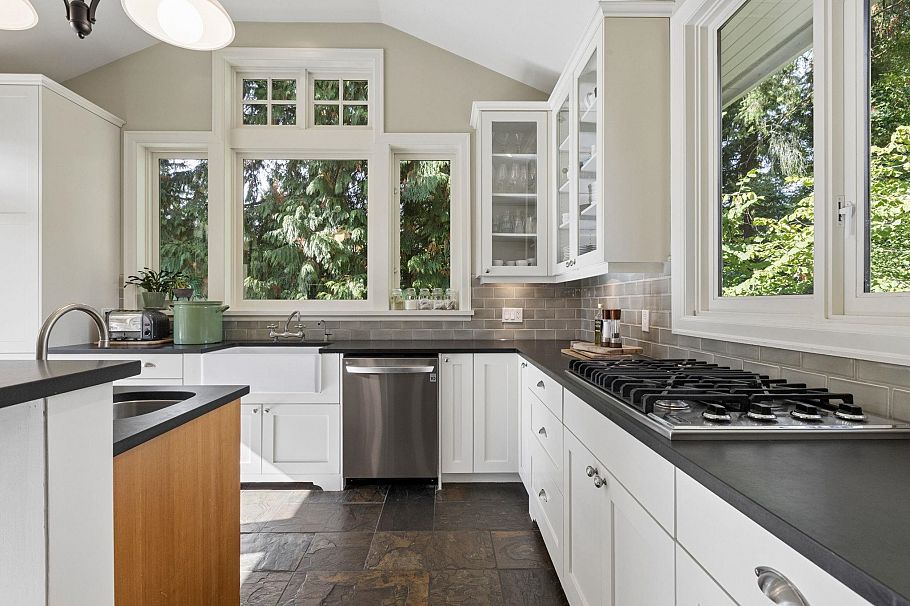 3815 Sunnycrest Drive North Vancouver, BC - 15