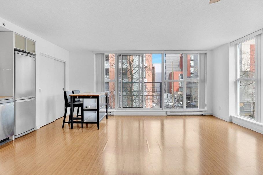 311 168 Powell Street Vancouver, BC - 11