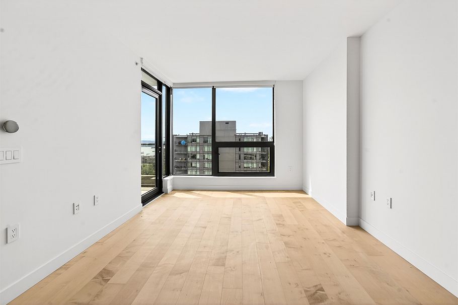 1304 135 E 13th Street North Vancouver, BC - 2