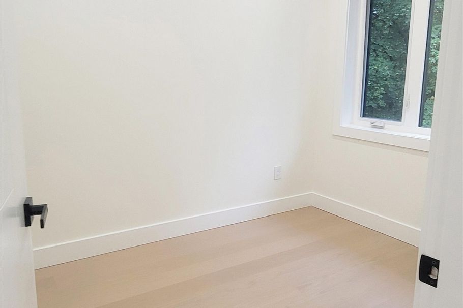 1 2741 Grant Street Vancouver, BC - 11