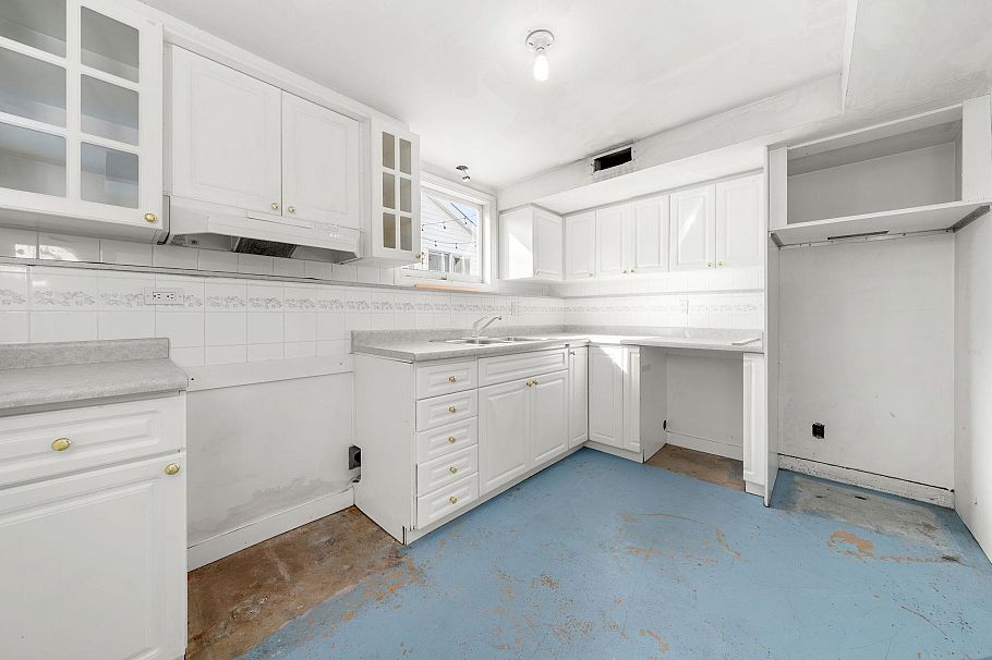 2554 Adanac Street Vancouver, BC - 29