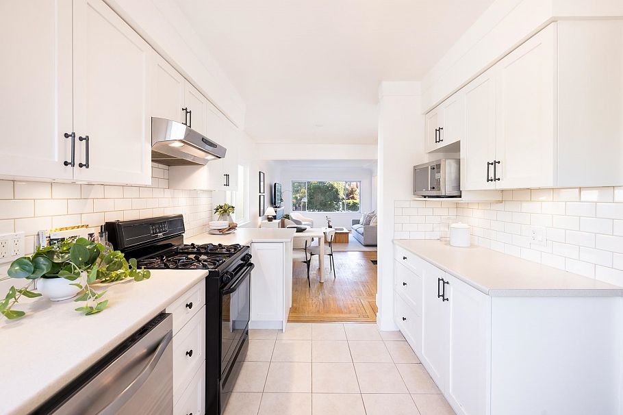 3311 W 8th Avenue Vancouver, BC - 22