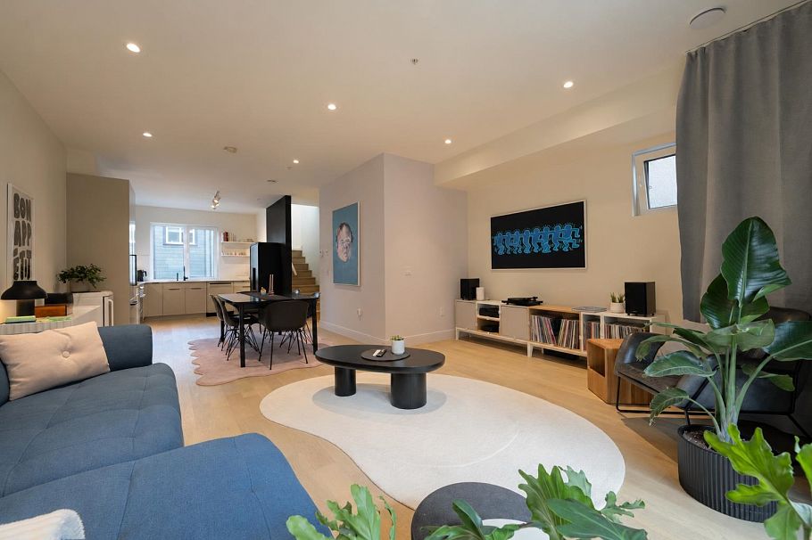 24 632 E 3rd Street North Vancouver, BC - 5