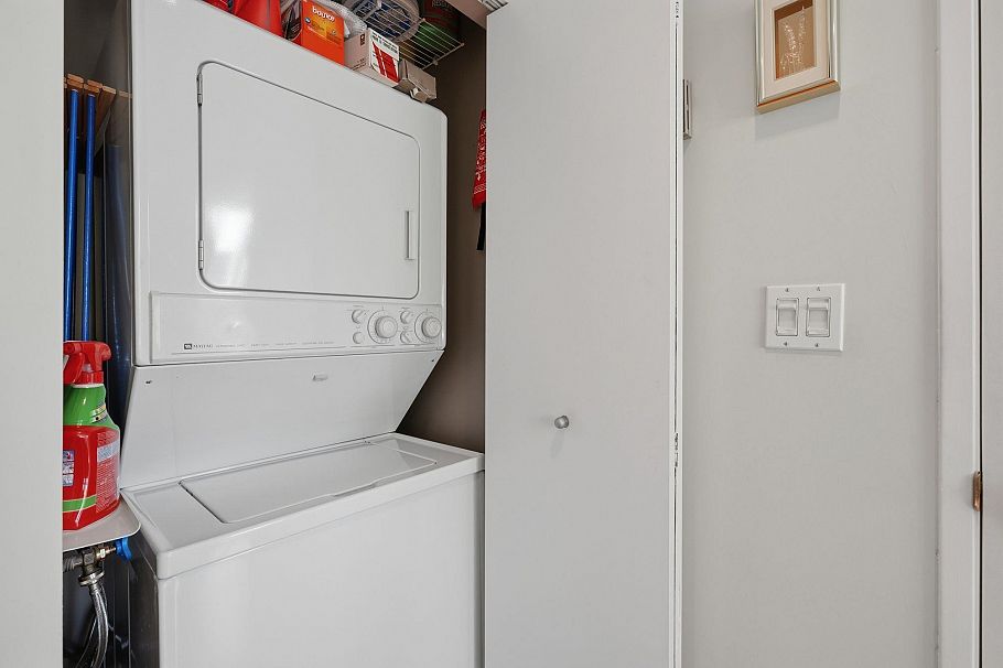 1344 W 7th Avenue Vancouver, BC - 18