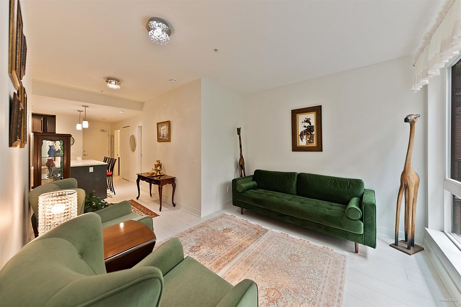 205 733 W 3rd Street North Vancouver, BC - 4