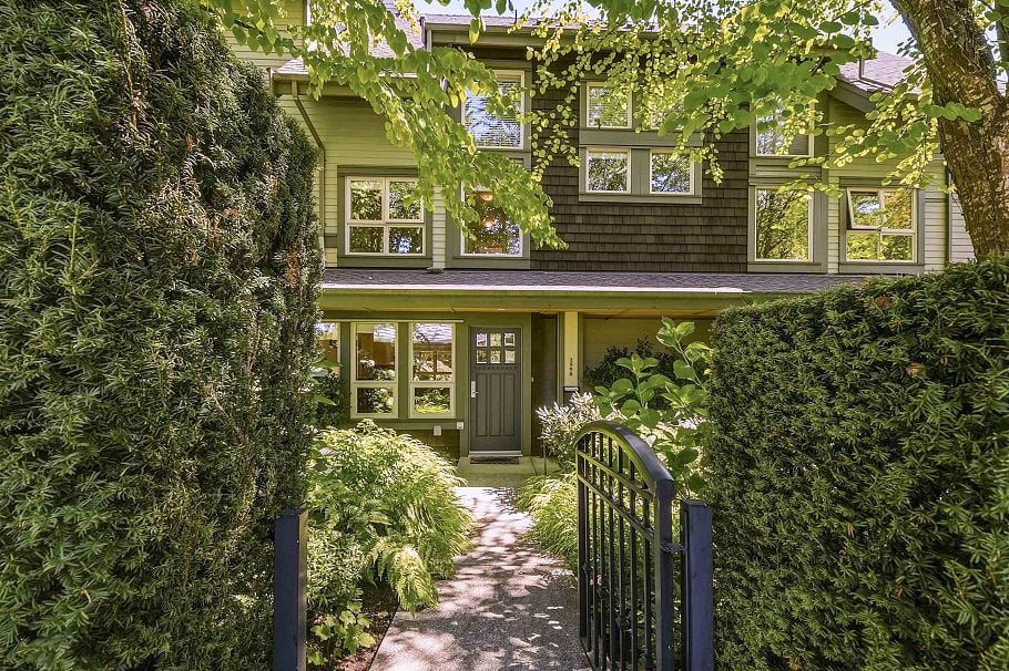 2990 Chesterfield Avenue North Vancouver, BC - 2