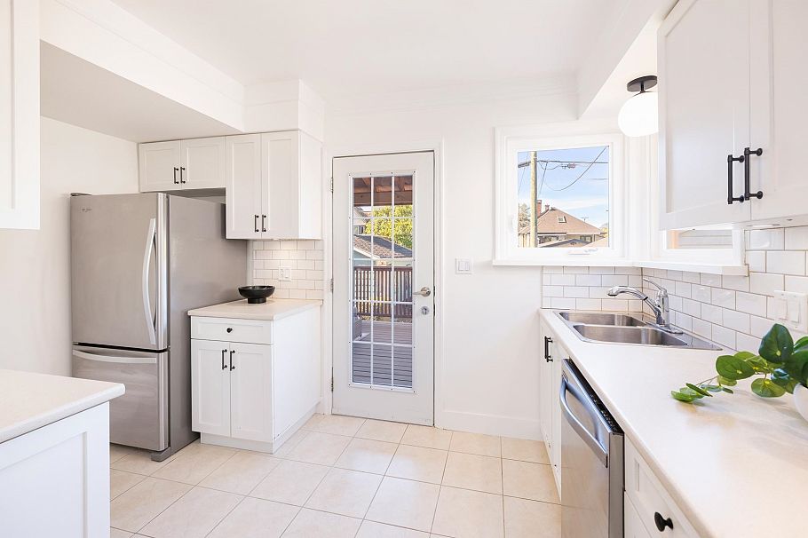 3311 W 8th Avenue Vancouver, BC - 13