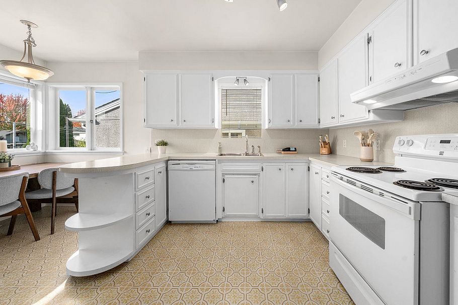 2554 Adanac Street Vancouver, BC - 15