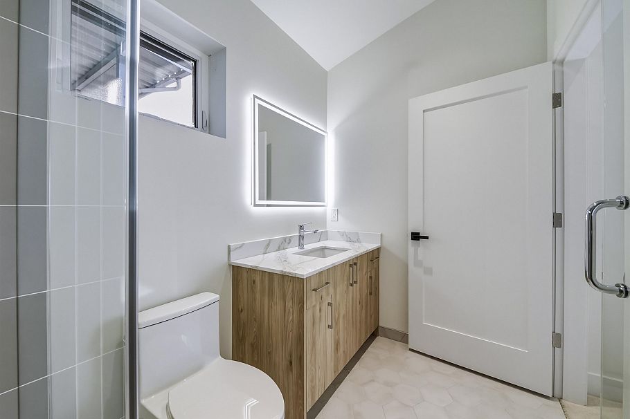 2 2339 Parker Street Vancouver, BC - 22