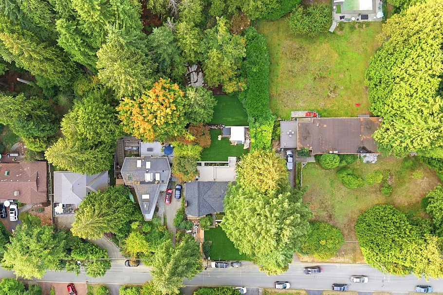 4646 Cove Cliff Road North Vancouver, BC - 33