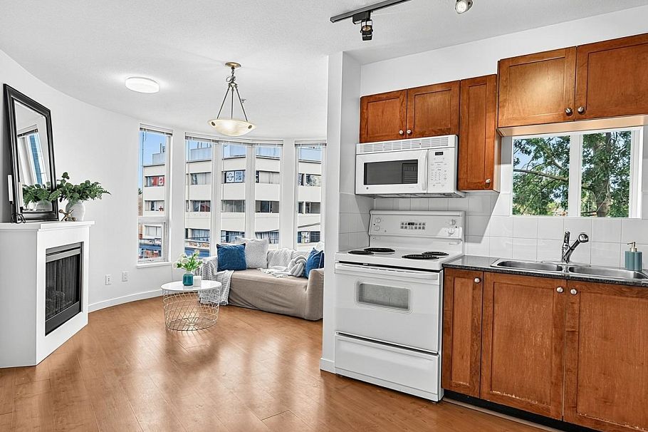 309 3089 Oak Street Vancouver, BC - 4