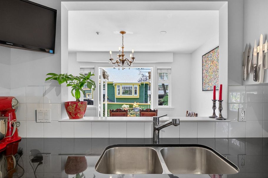 2950 W 8th Avenue Vancouver, BC - 7
