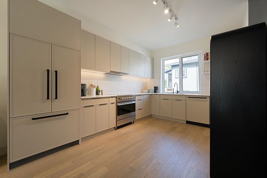 24 632 E 3rd Street North Vancouver, BC - 16