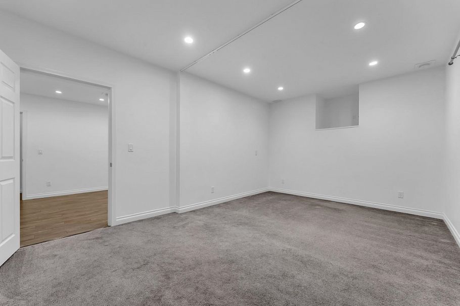 425 Tempe Crescent North Vancouver, BC - 34
