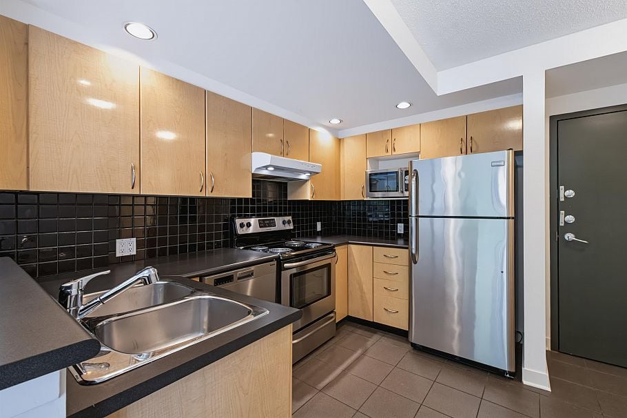 202 1688 Robson Street Vancouver, BC - 3