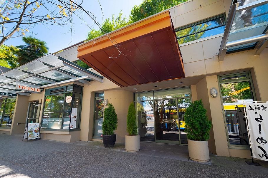 202 1688 Robson Street Vancouver, BC - 1