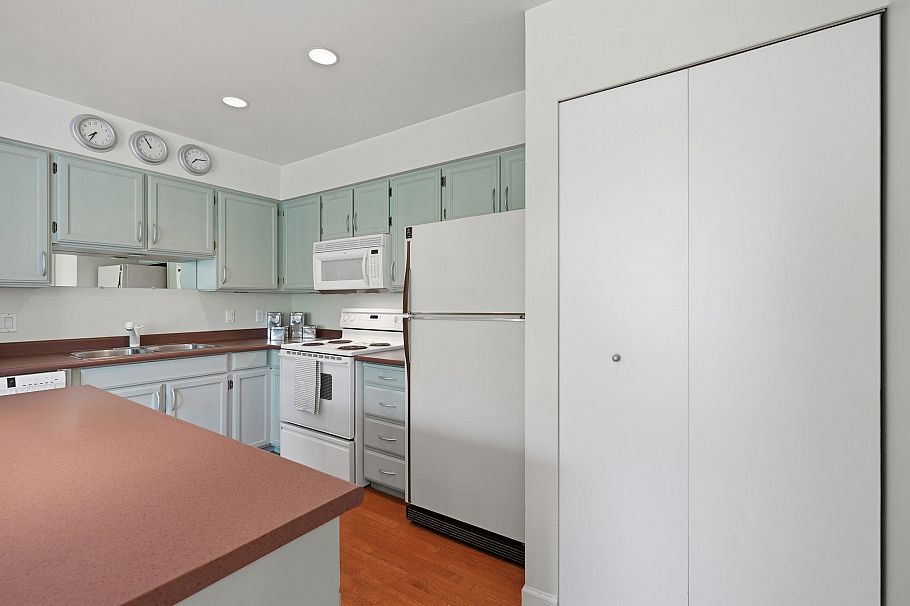 1344 W 7th Avenue Vancouver, BC - 12