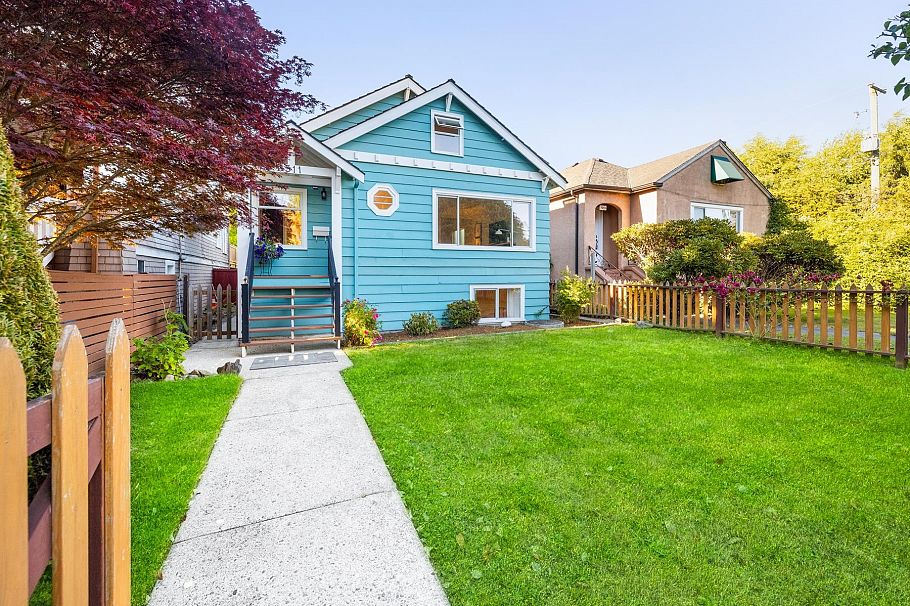 3311 W 8th Avenue Vancouver, BC - 1