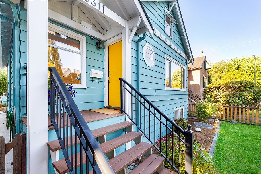3311 W 8th Avenue Vancouver, BC - 4