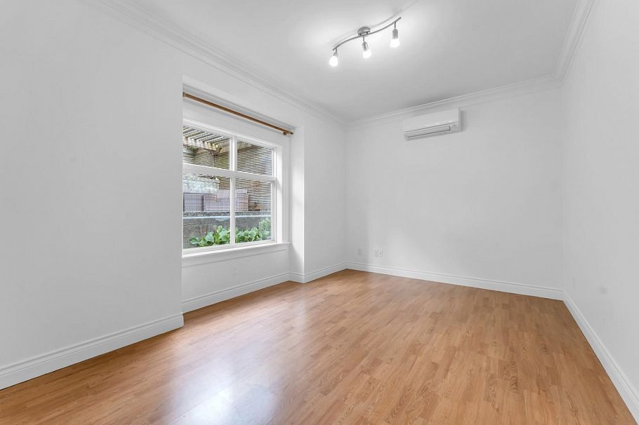 425 Tempe Crescent North Vancouver, BC - 10