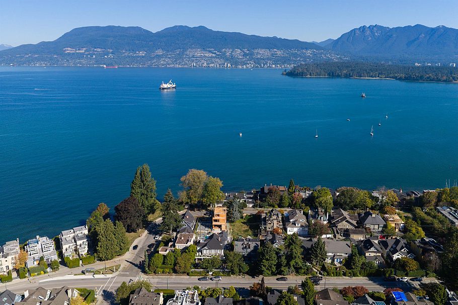 2576 Point Grey Road Vancouver, BC - 6