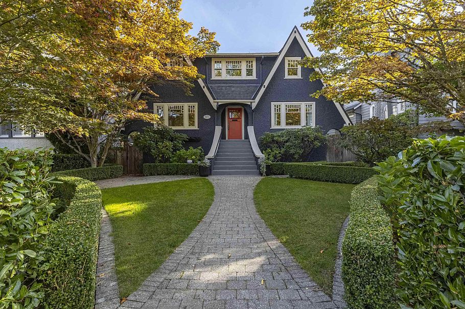4070 W 13th Avenue Vancouver, BC - 1