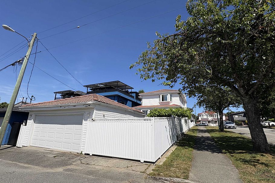 5095 Nanaimo Street Vancouver, BC - 11