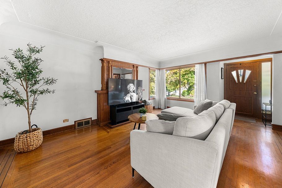 2554 Adanac Street Vancouver, BC - 4