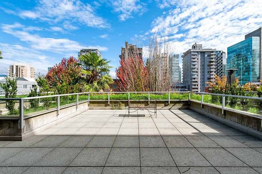 202 1688 Robson Street Vancouver, BC - 17