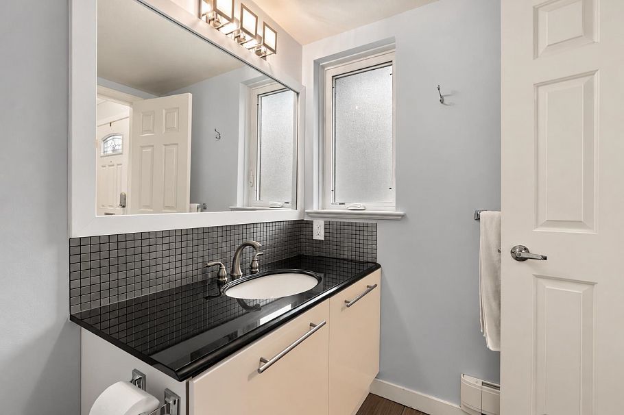 1741 Chesterfield Avenue North Vancouver, BC - 8