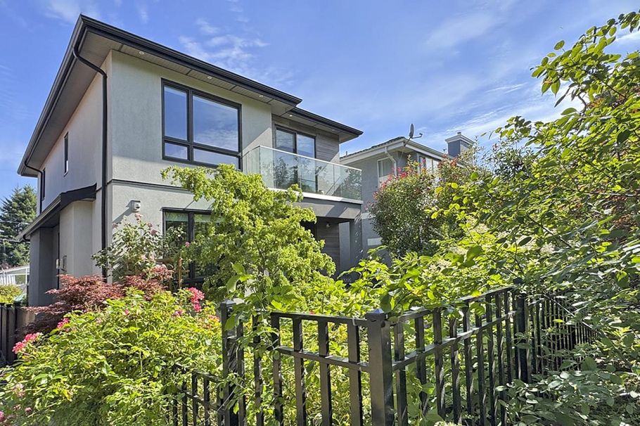 3191 E 21st Avenue Vancouver, BC - 1