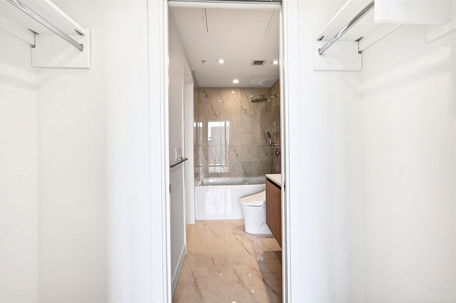 1304 135 E 13th Street North Vancouver, BC - 24