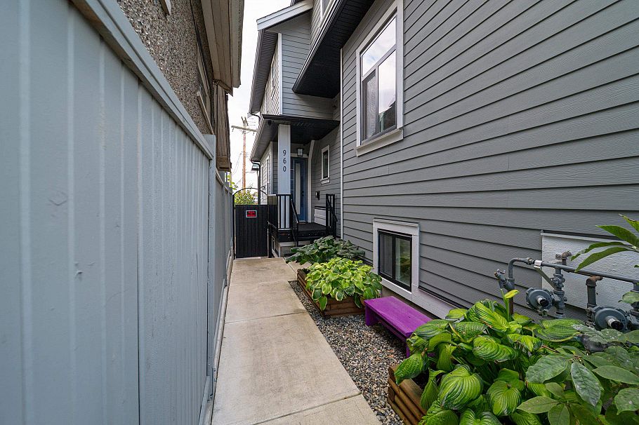 960 Renfrew Street Vancouver, BC - 33