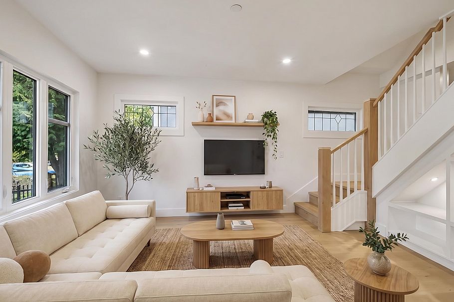 1 2339 Parker Street Vancouver, BC - 2