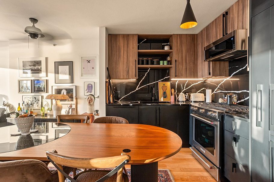 1505 155 W 1st Street North Vancouver, BC - 1