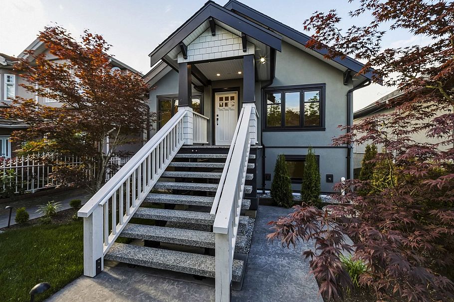 1 2339 Parker Street Vancouver, BC - 23