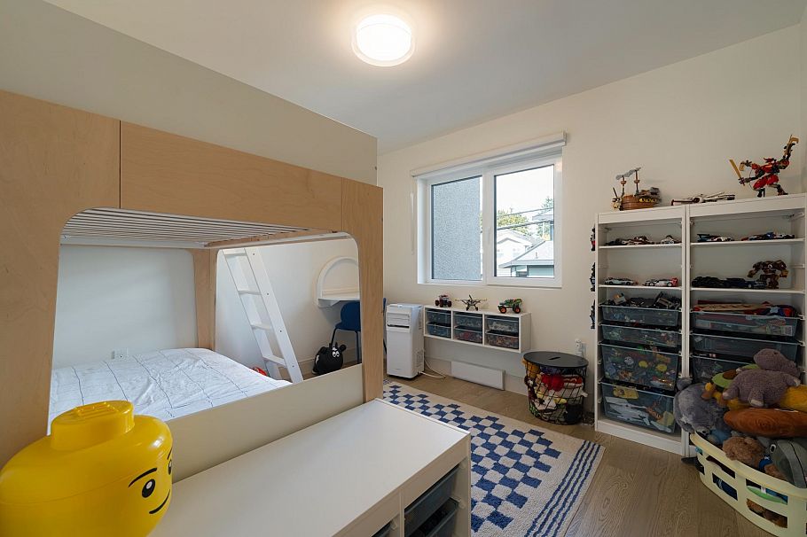 24 632 E 3rd Street North Vancouver, BC - 25