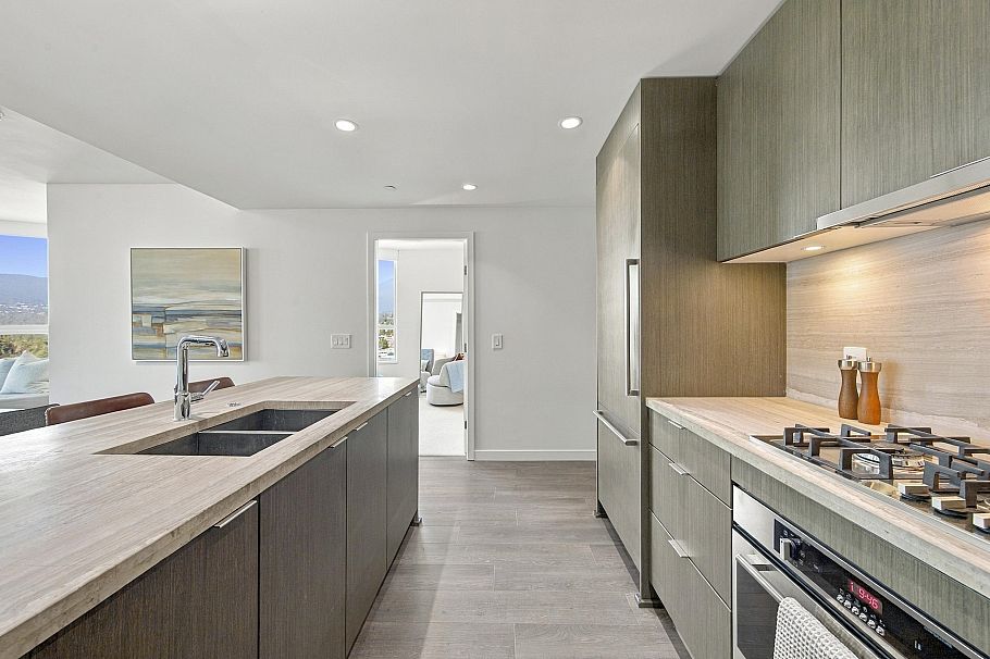 907 112 E 13th Street North Vancouver, BC - 5