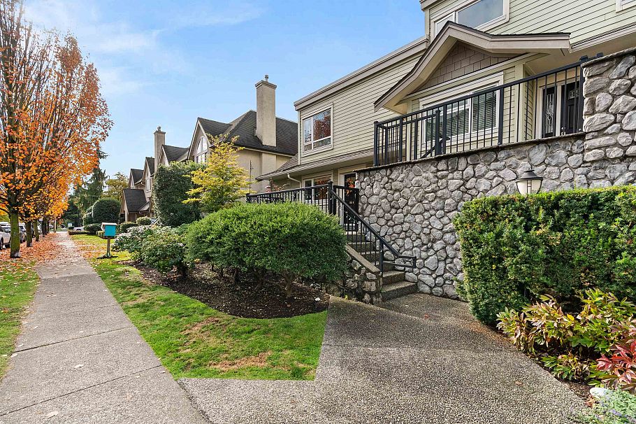 1741 Chesterfield Avenue North Vancouver, BC - 1