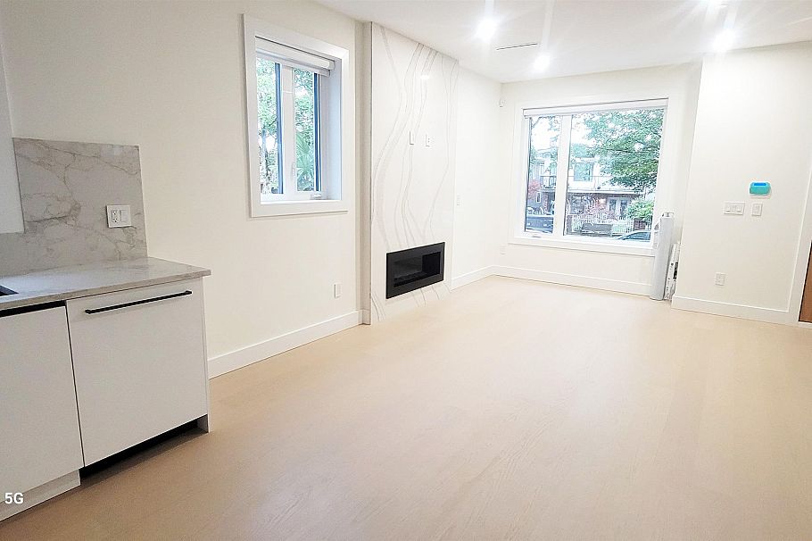 1 2741 Grant Street Vancouver, BC - 4