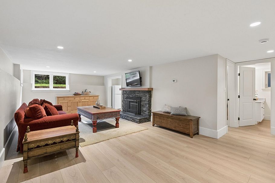 3815 Sunnycrest Drive North Vancouver, BC - 32