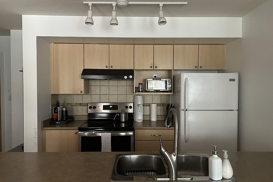 210 2891 E Hastings Street Vancouver, BC - 2