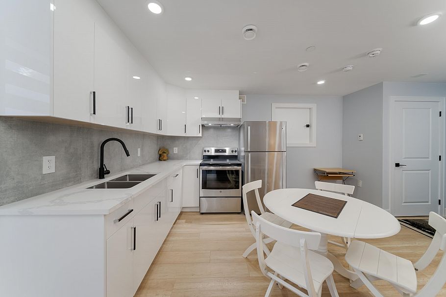 960 Renfrew Street Vancouver, BC - 22